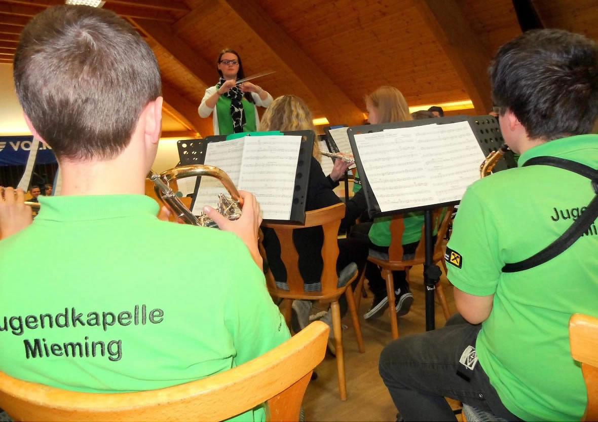 Jugendmusik dreht in Mieming auf - Mit MUKATO-Kids und der Jugendmusikkappelle Tobadill